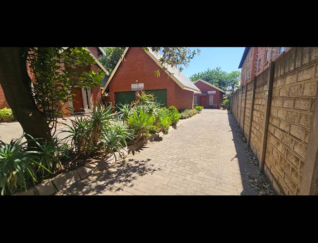 17 BEDROOM APARTMENT BLOCK FOR SALE IN RUSTENBURG CENTRAL